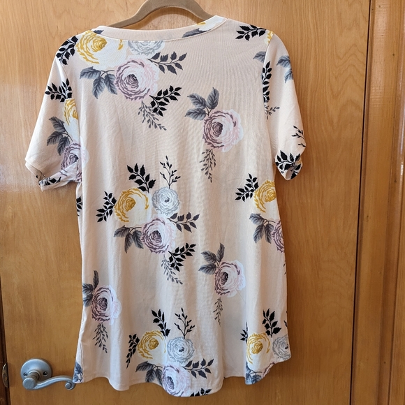LuLaRoe Christy T - Picture 5 of 5